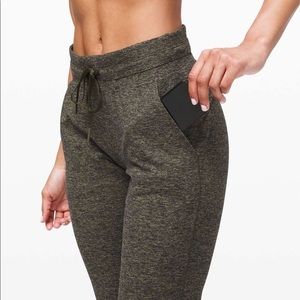 Lululemon ready to rulu joggers